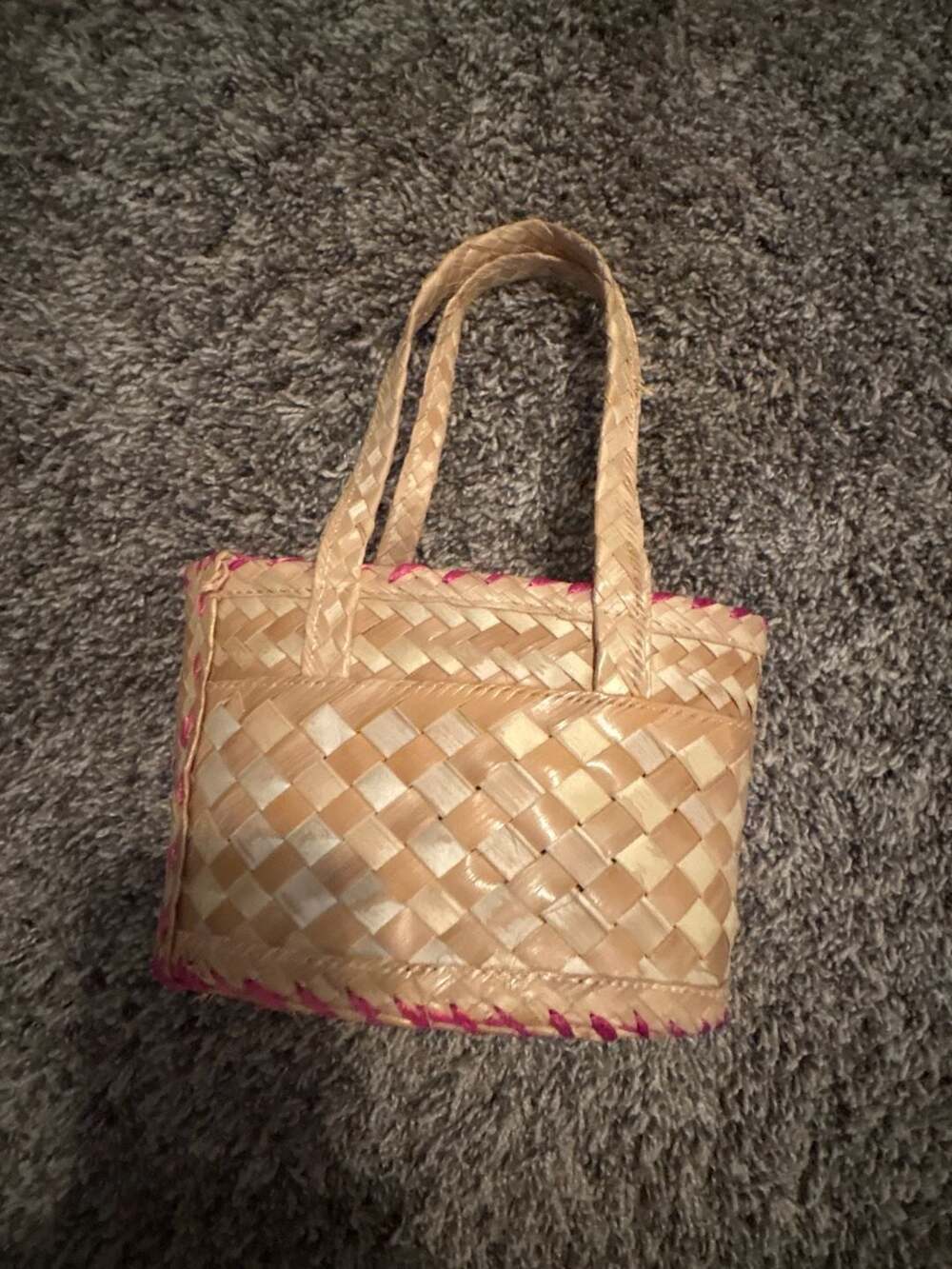 Vintage Bahamas Woven Straw Raffia Mini Tote Bag with Flip Flop Bead Detail - Picture 3 of 3